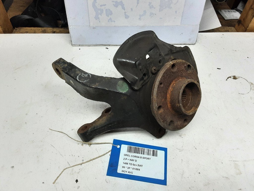 WIELNAAF LINKS VOOR Opel Corsa B (73 / 78 / 79), Gebruikt, Rue de l'Espoir 34 34
4030  GRIVEGNÉE, BE, Info@Collignon.be, Opel