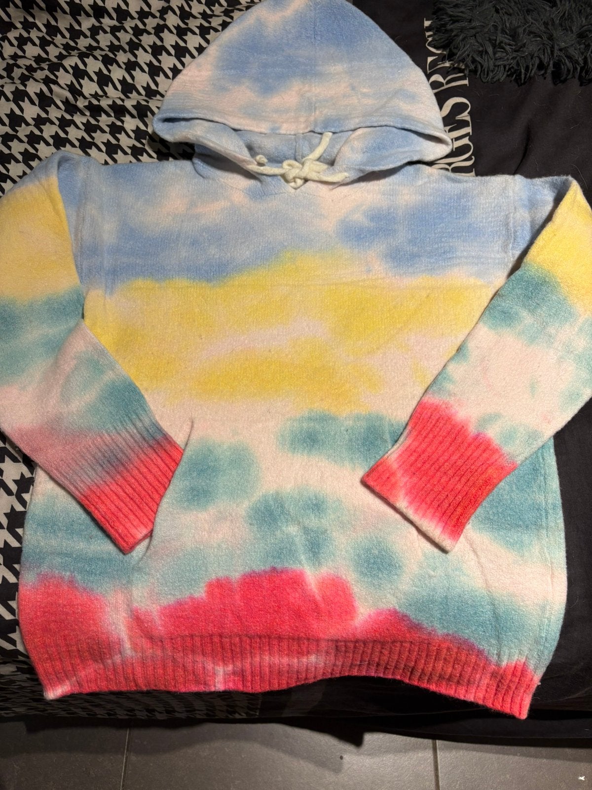 Kleurrijke hoodie van due amanti (T1/S)., Ophalen of Verzenden, Zo goed als nieuw, Maat 36 (S), Meerkleurig