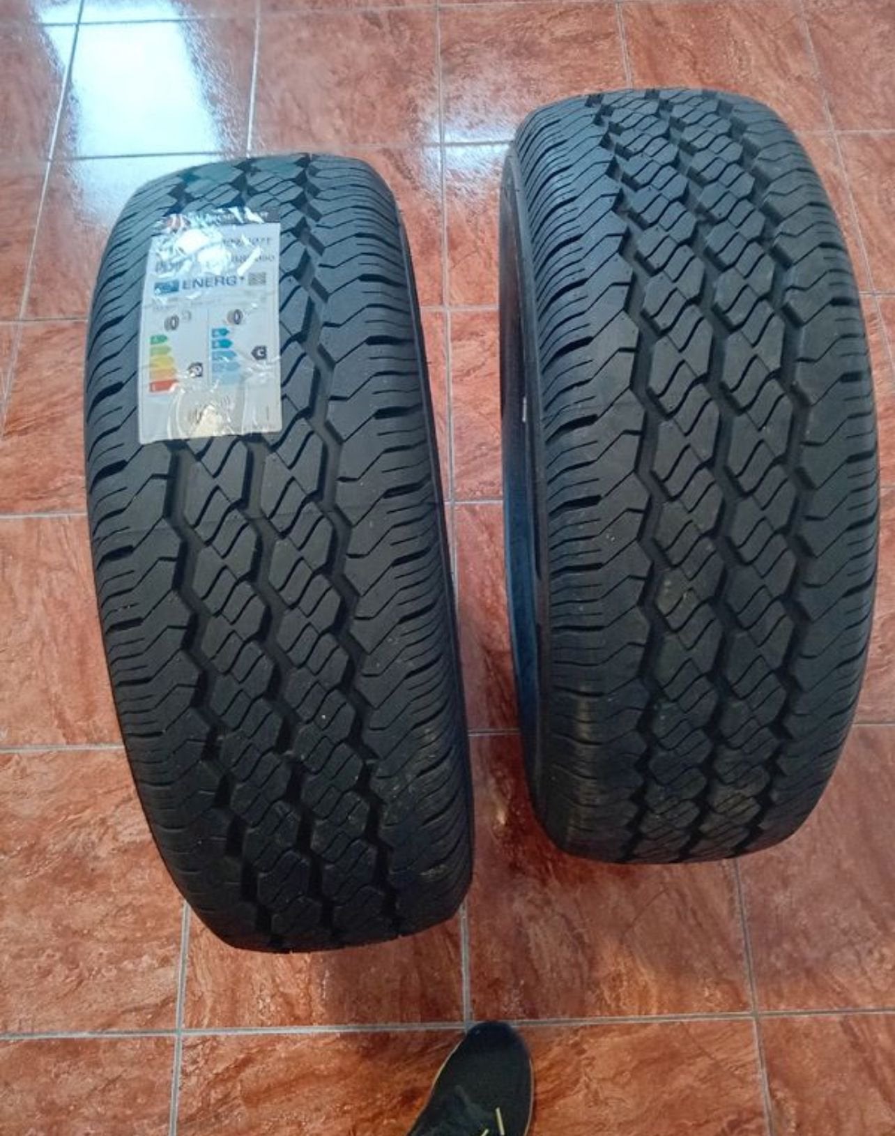 3 pneu neuf eurorepar 215/65R16 C 107T, Autos : Pièces & Accessoires, Autres pièces automobiles, Enlèvement ou Envoi