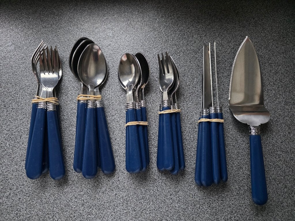 BESTEK 26 STUKS INOX KLEUR BLAUW, Huis en Inrichting, Keuken | Bestek, Nieuw, Ophalen of Verzenden, Inox of Chroom, Los bestek