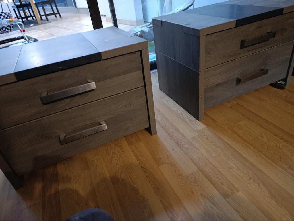 2Table de nuit livraison possible gratuit sur bxl