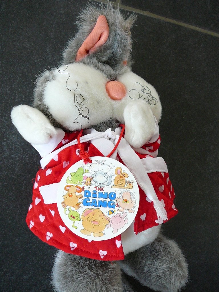 knuffelmuis met een jasje van hartjes met etiket, Neuf, Souris, Enlèvement ou Envoi, Overige karakters