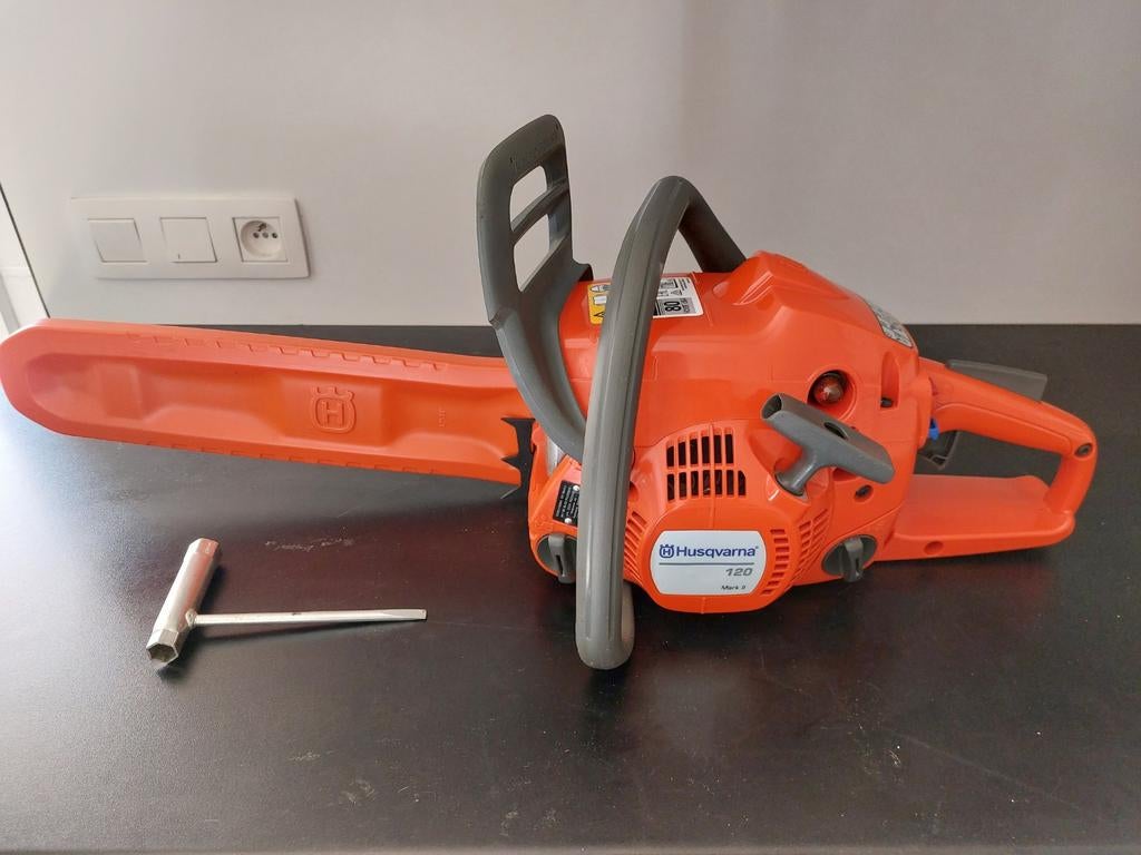 Kettingzaag Husqvarna 120 Mark II, Doe-het-zelf en Bouw, Gereedschap | Zaagmachines, Ophalen, Kettingzaag