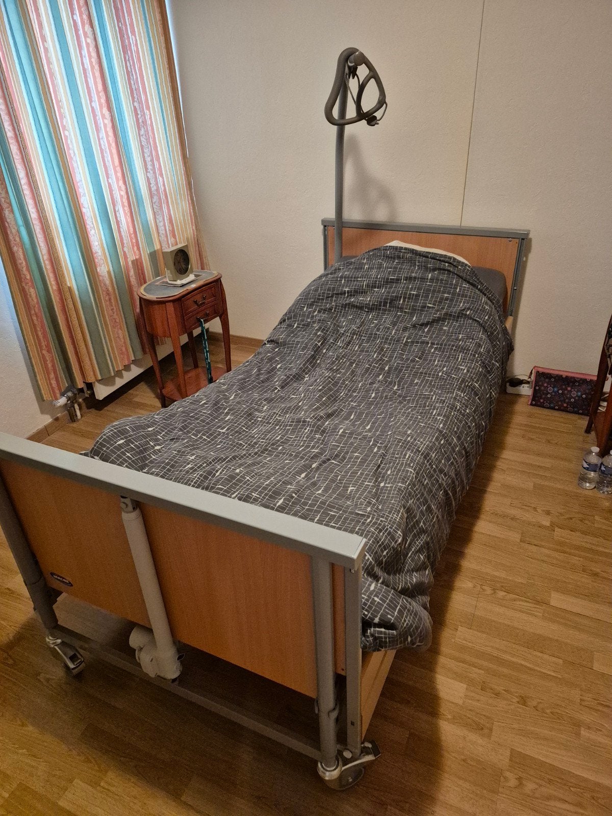 Ziekenhuisbed elektrisch, Enlèvement, Comme neuf, Une personne