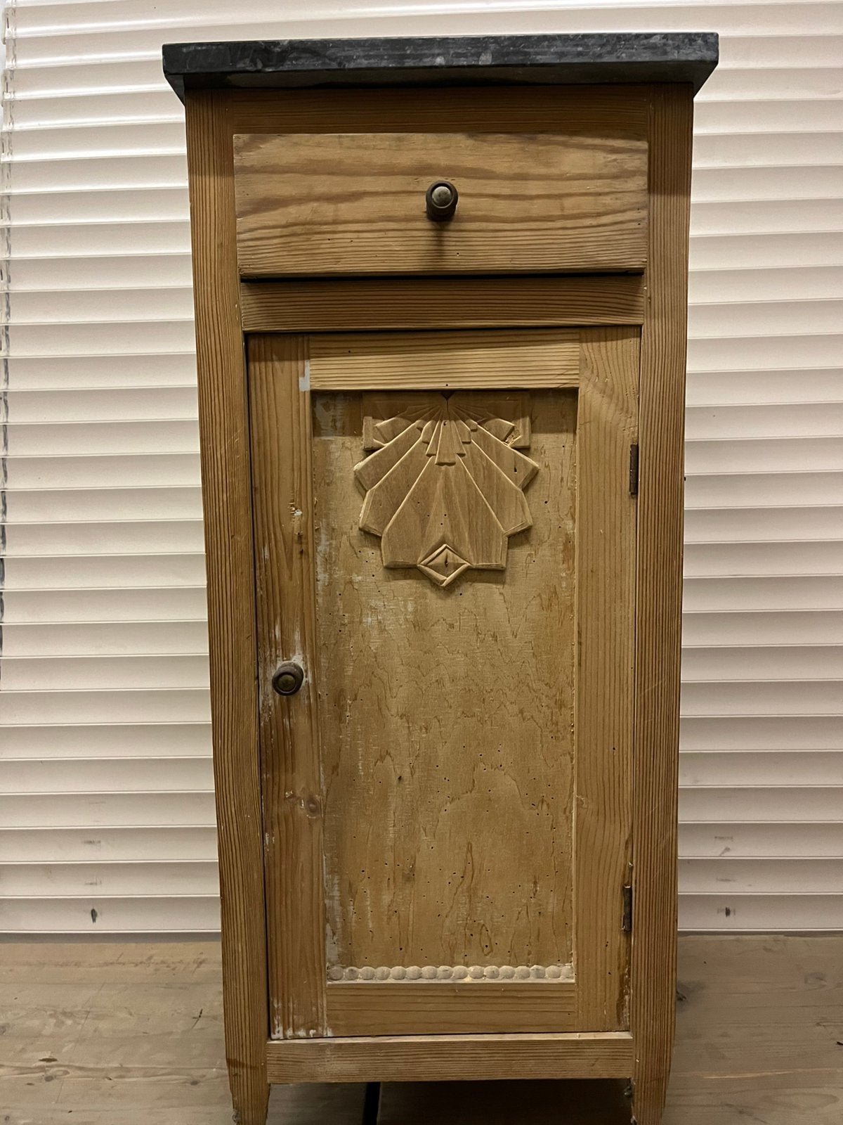 antiek Frans nachtkastje voorzien van een marmeren blad, Huis en Inrichting, Ophalen, Gebruikt, Minder dan 45 cm, 70 cm of meer