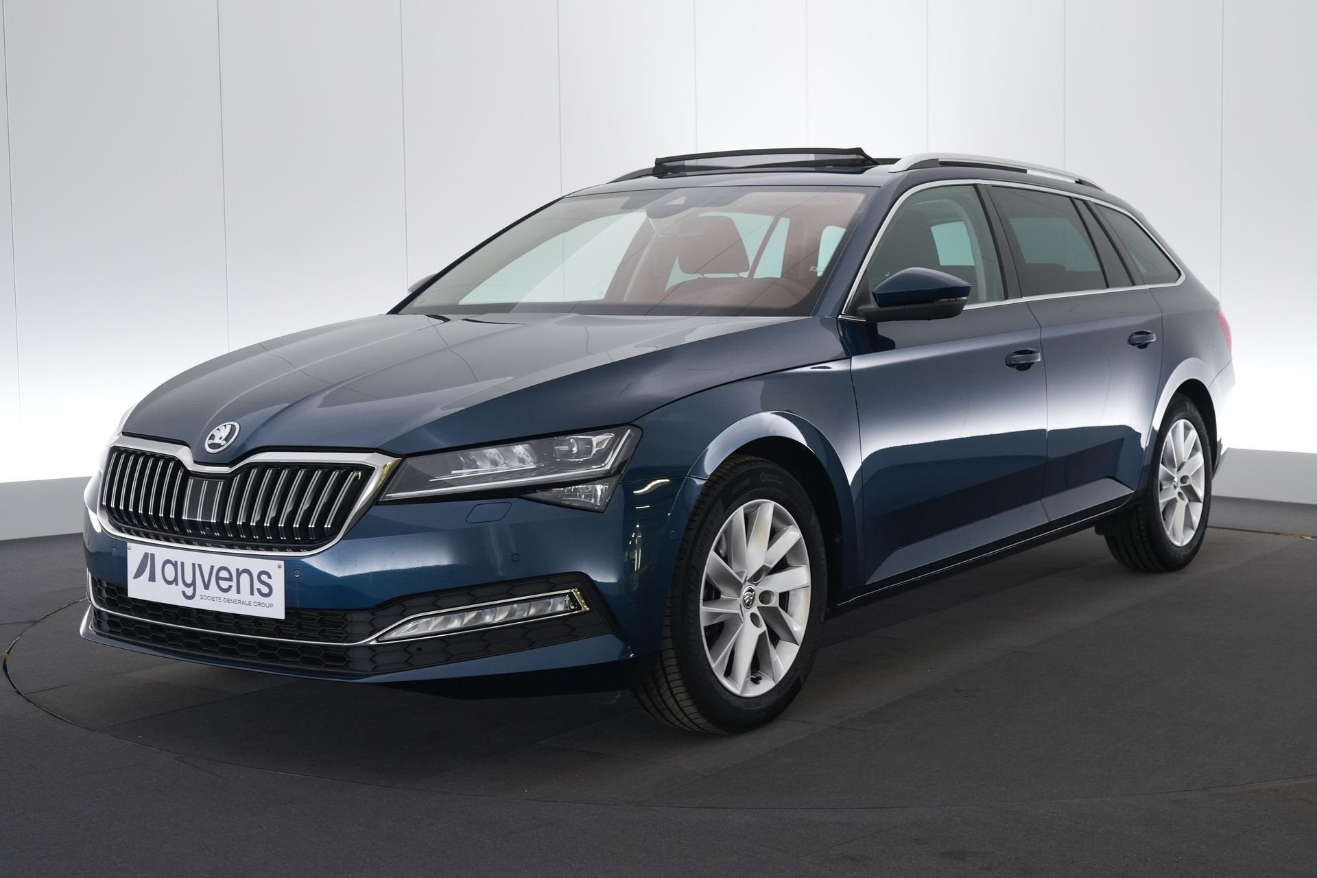 (2CDK372) SKODA SUPERB COMBI, Auto's, Skoda, 149 g/km, Blauw, Bedrijf, 5 deurs