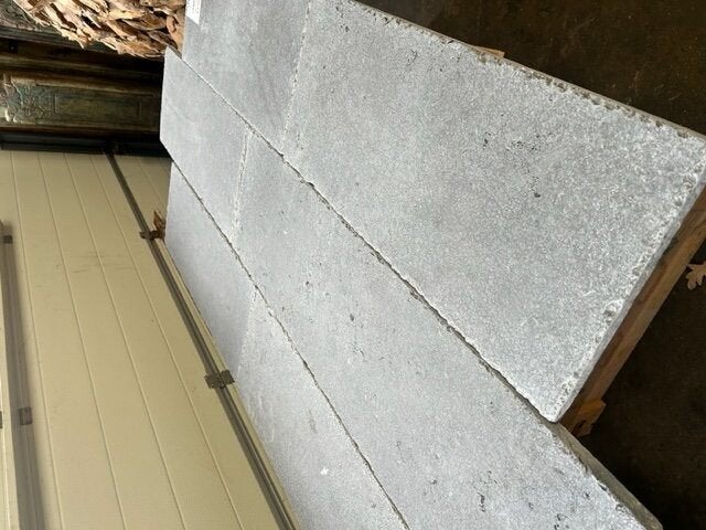 277 m2 de carreaux en calcaire gris. PARTIES À LA VENTE, Enlèvement