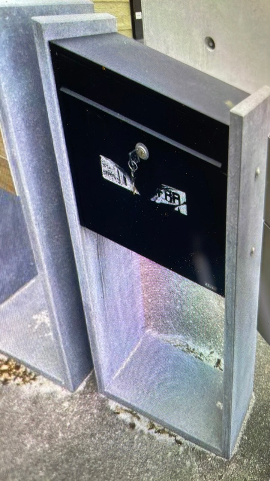 Brievenbus arduin met stalen zwarte bus, Ophalen, Zo goed als nieuw, Hardsteen