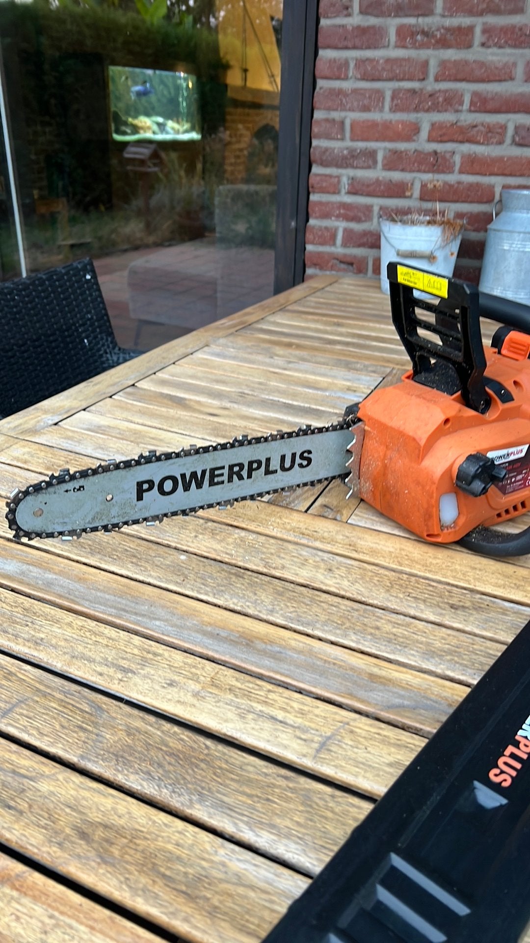 Te huur kettingzaag electrisch met oplader, Ophalen, Zo goed als nieuw