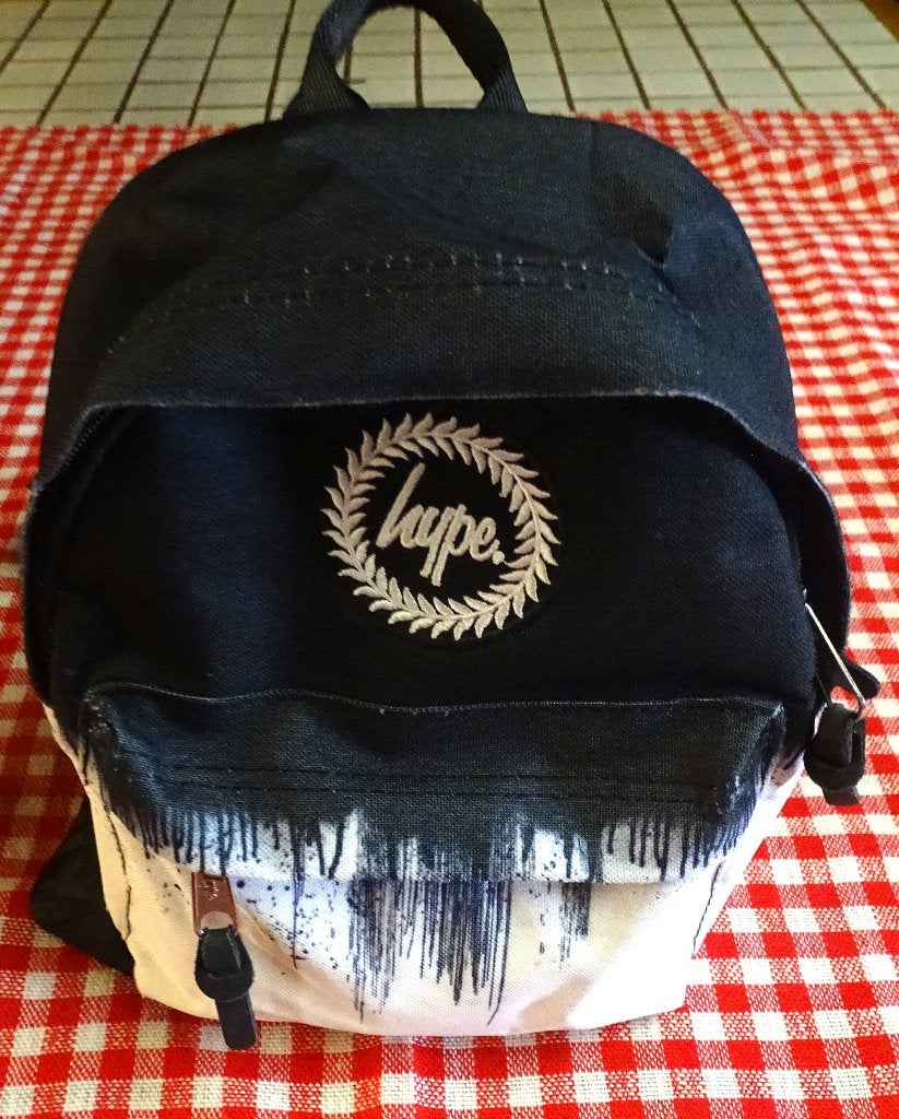 Mini sac à dos de marque Hype, de couleur noir et blanc, Gebruikt, 25 tot 40 cm, Waterdicht, 30 tot 45 cm