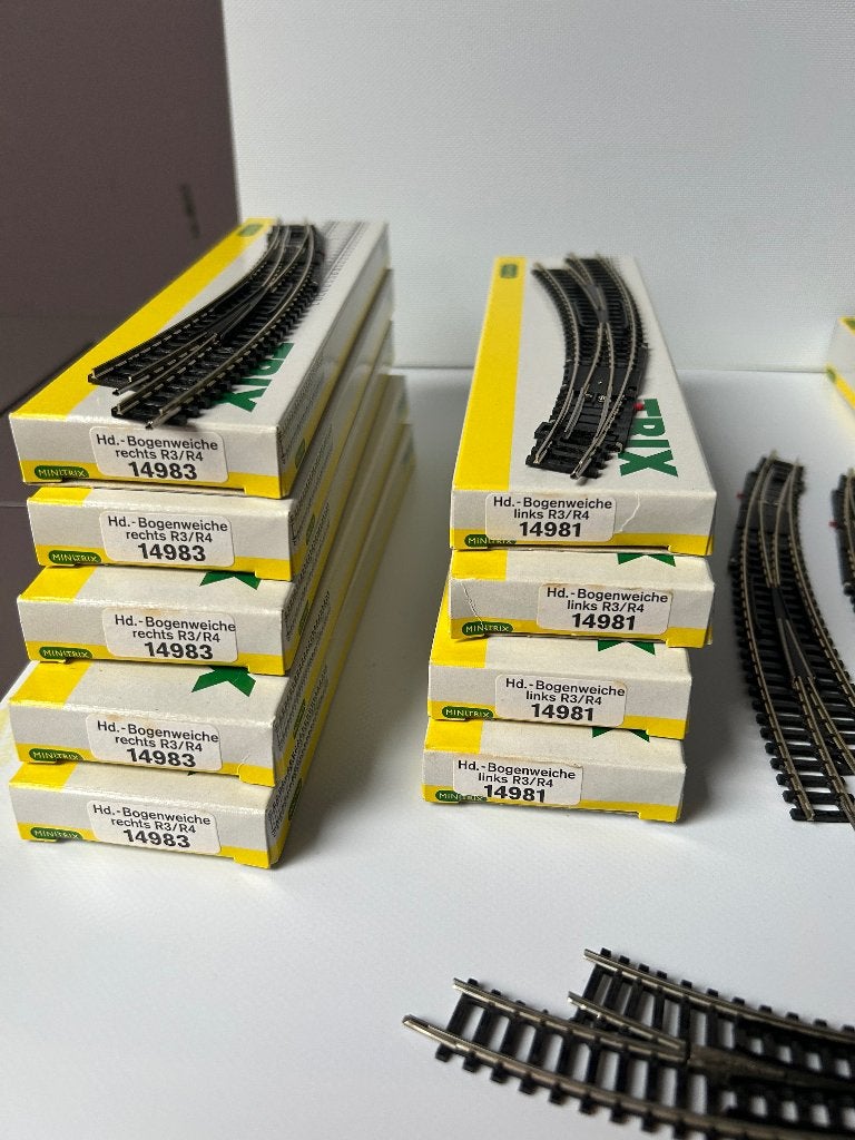 MINITRIX 24 schakelaars en 20 motoren, Gelijkstroom, Trix, Rails, Ophalen of Verzenden