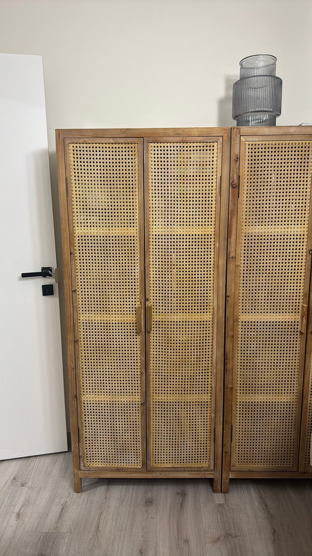 Rotan vitrinekast, Huis en Inrichting, Ophalen, Zo goed als nieuw
