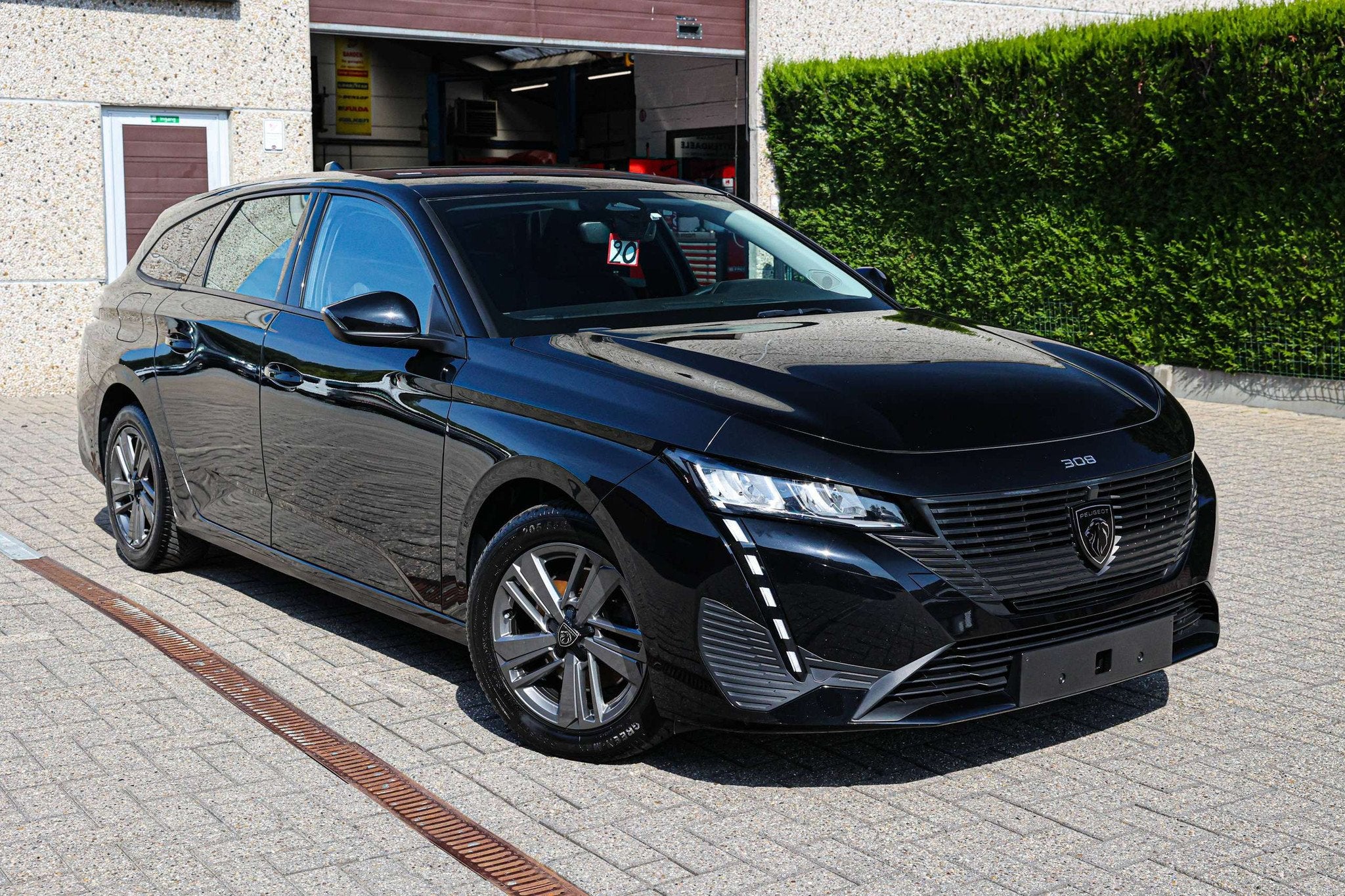Peugeot 308 APPLE-CARPLAY*PARKEERSENSOREN*TREKHAAK*CRUISE-CO, Auto's, Stof, Gebruikt, 1199 cc, https://public.car-pass.be/vhr/5e8906c7-b838-4e5e-a4ab-b040dc92fdd1
