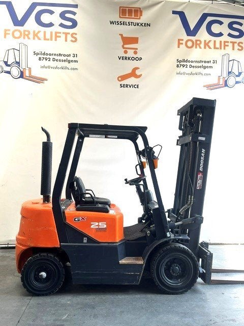 Doosan diesel heftruck 2,5 ton met side shift euro 3, Zakelijke goederen, Machines en Bouw | Heftrucks en Intern transport, Ophalen
