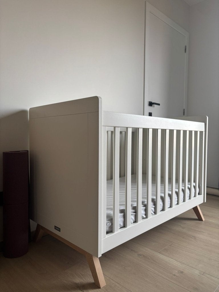 Babybed 60x120cm + aerosleep matras, Enfants & Bébés, Chambre d'enfant | Lits, Utilisé, Moins de 140 cm, Moins de 70 cm, Sommier à lattes