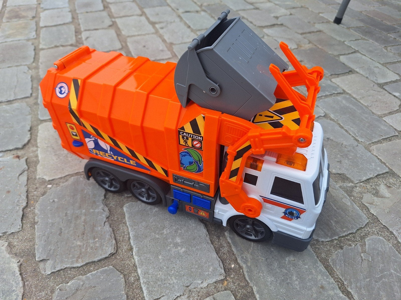 Speelgoed vrachtwagen, Ophalen