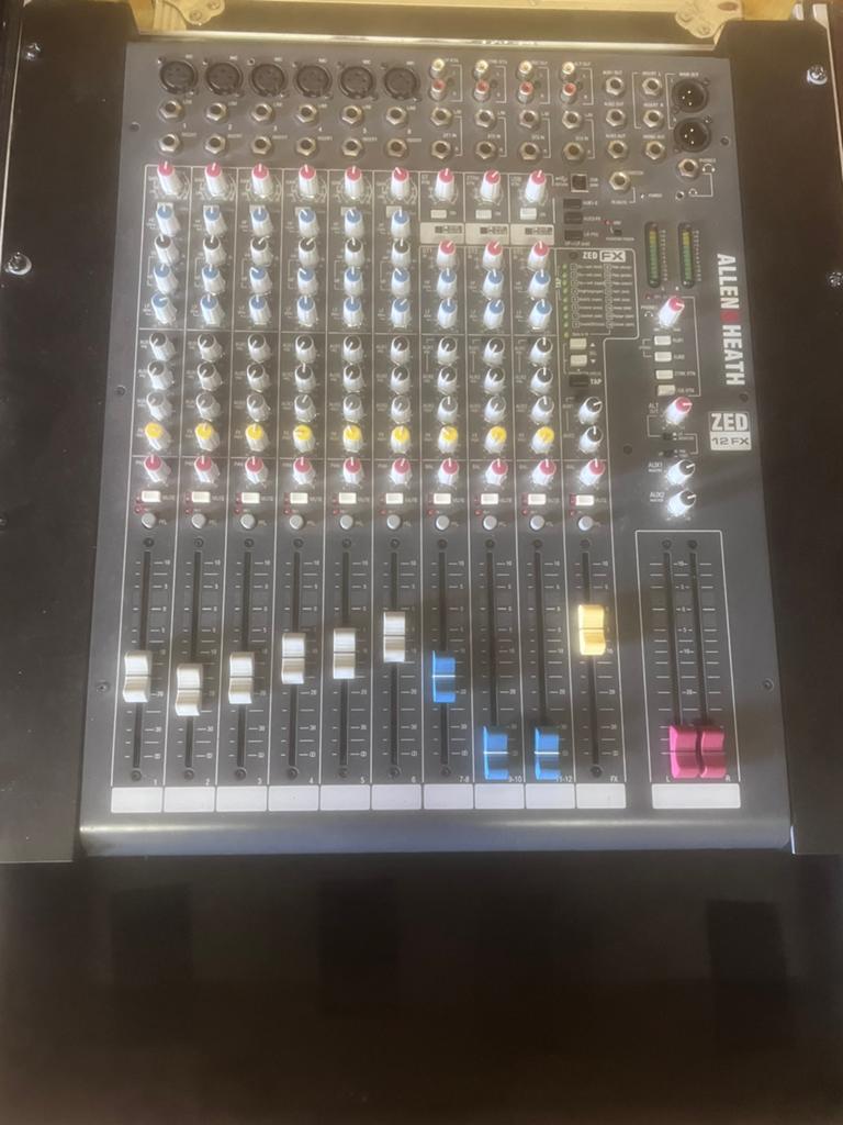 Allen&Heath Zed 12 fx in flight case, Ophalen, Zo goed als nieuw