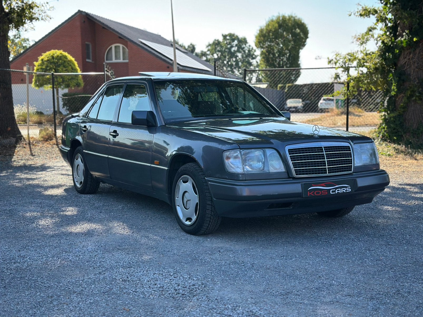 Mercedes E200 Diesel/1995/Oldtimer/W124/Facelift/Gekeurd, Auto's, Mercedes-Benz, Dealer onderhouden, Zwart, 4 cilinders, Bedrijf