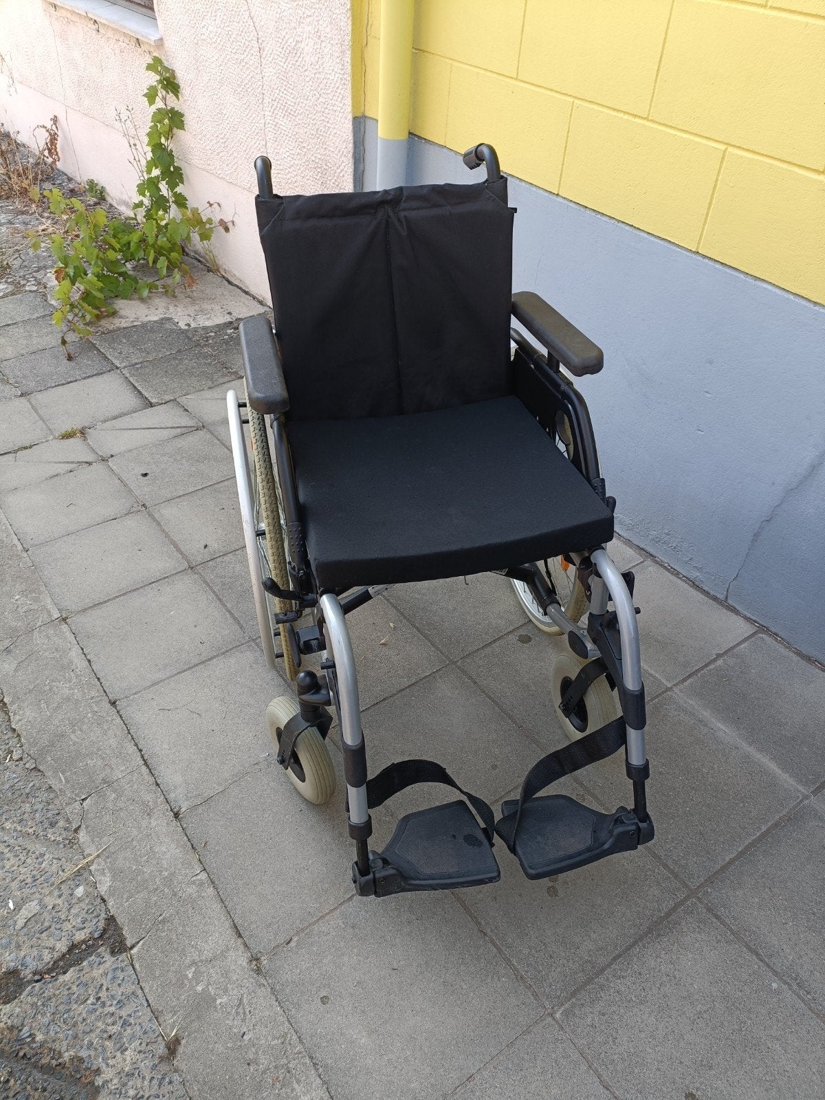 Chaise roulante pliable et démontable BREEZY RUBIX2 43cm, Divers, Enlèvement