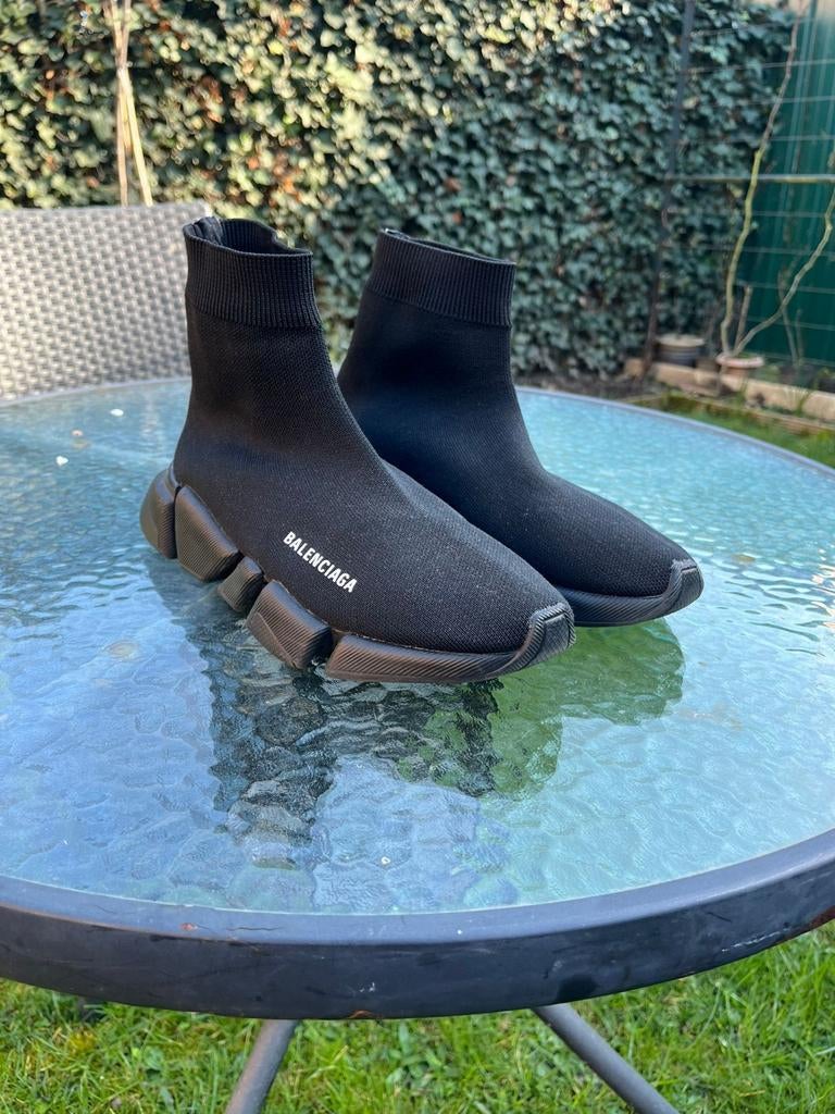 Balenciaga schoenen, Ophalen