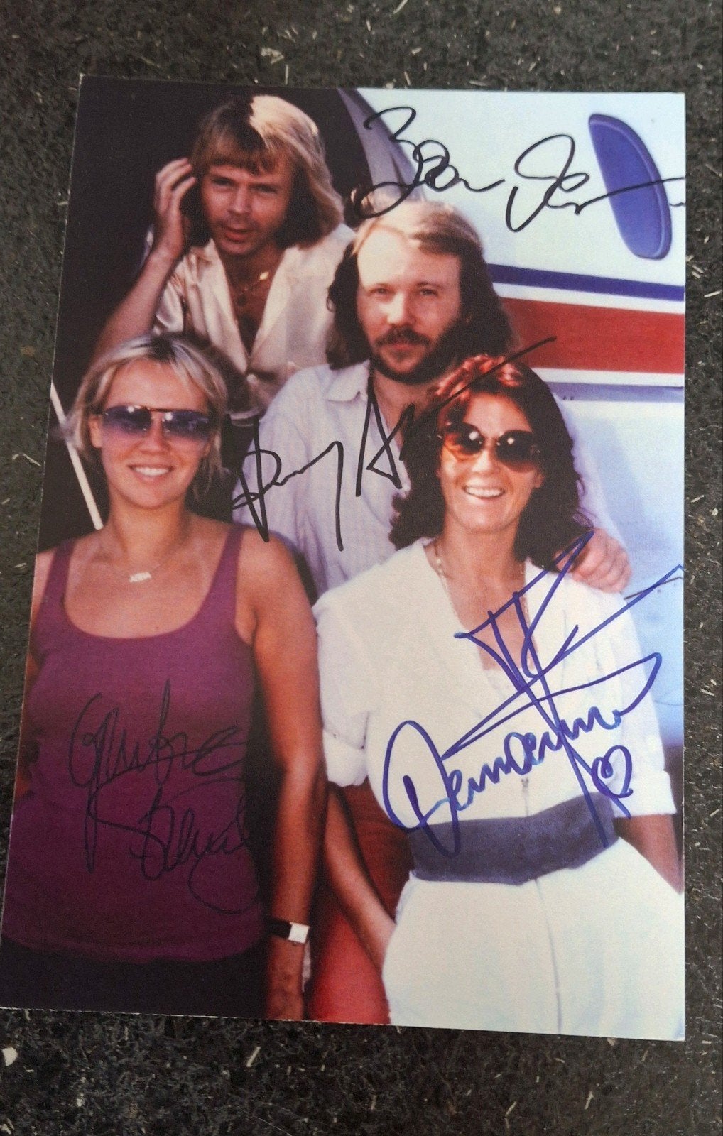 Postkaart ABBA geprinte handtekening muziekgroep, Ophalen of Verzenden, Zo goed als nieuw, Foto of Kaart, Gesigneerd