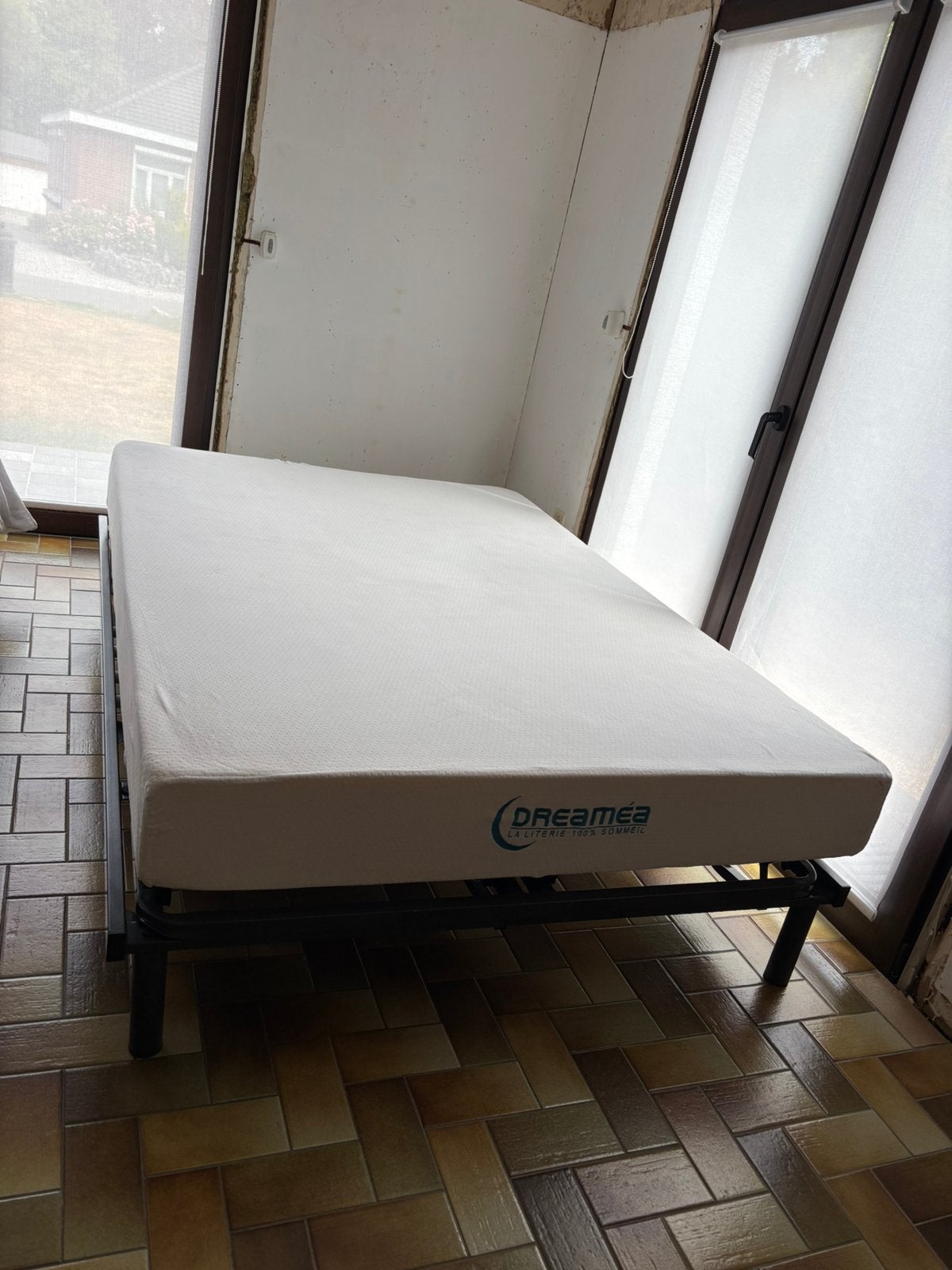 Lit electique 140 avec matelas, Enlèvement, Comme neuf, Matelas