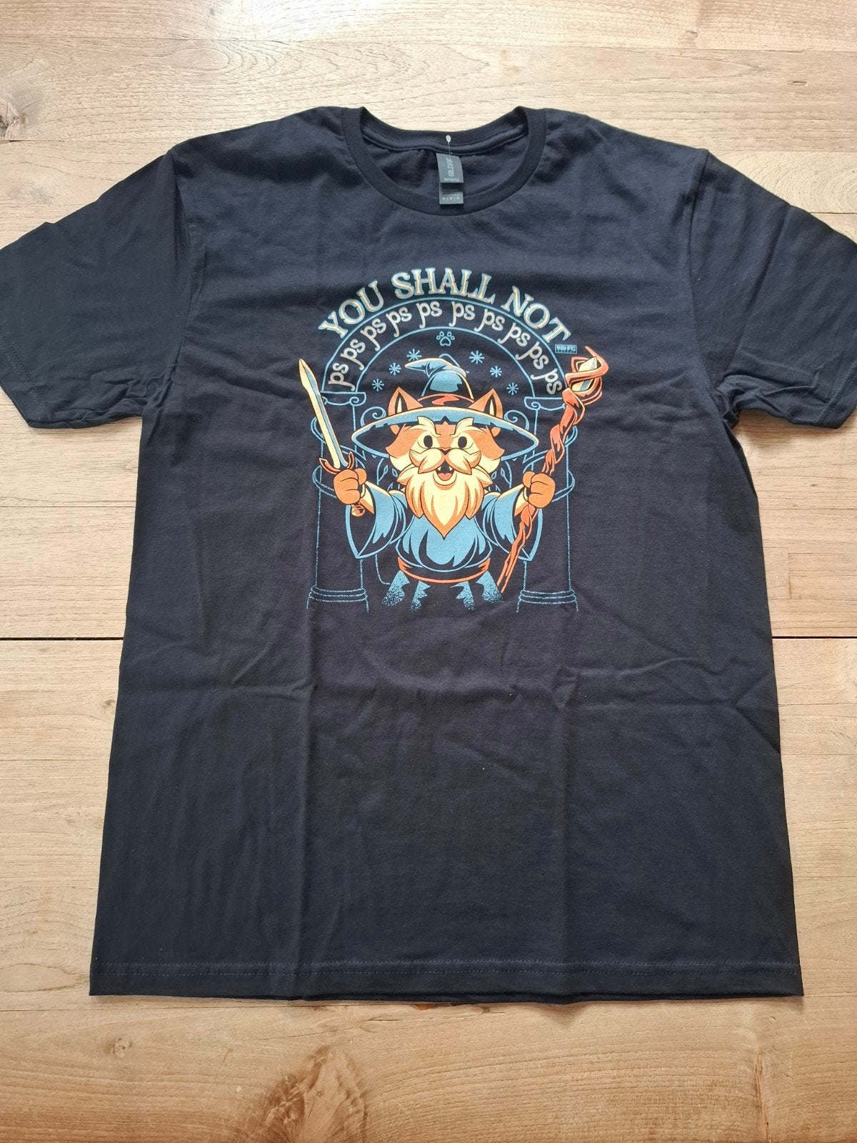 Zwart Qwertee T-shirt You Shall Not PSPSPS maat M ongedragen, Maat 48/50 (M), Zwart, Nieuw, Ophalen of Verzenden