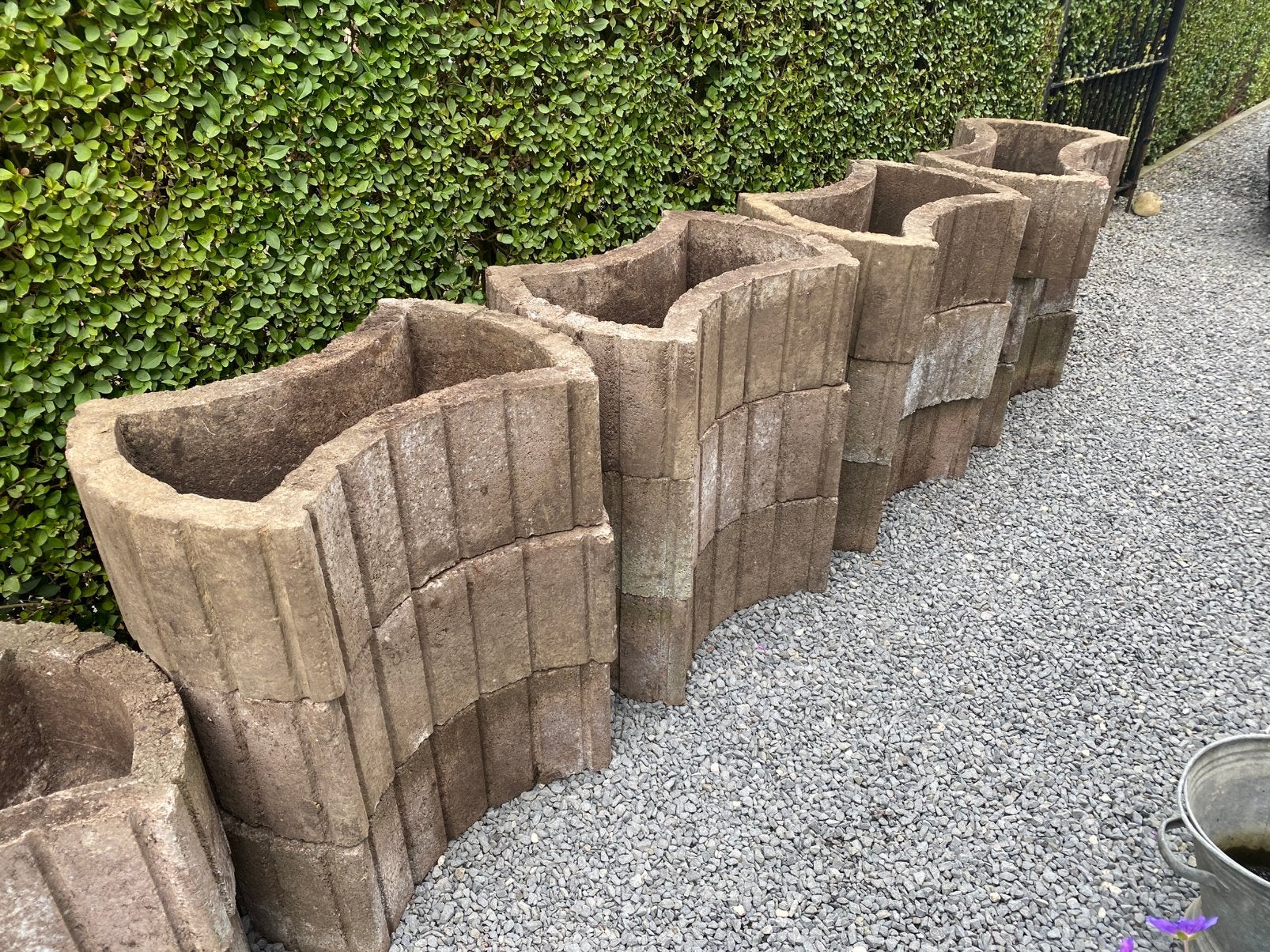 GRATIS Betonnen bloembakken, Ophalen, Zo goed als nieuw