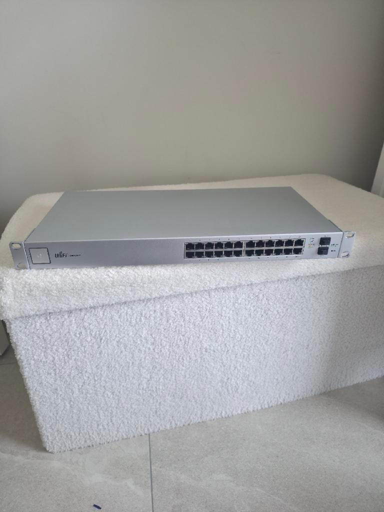 Ubiquiti UniFi 24-poort switch, Computers en Software, Ophalen