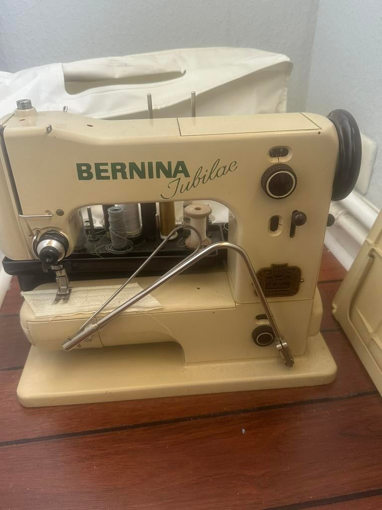 Machine a coudre Vintage Bernina Jubilae modele anniversaire, Antiquités & Art, Enlèvement
