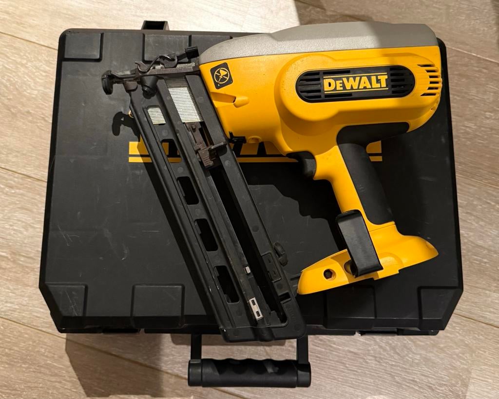DeWalt afwerktacker / finish nailer DC618, Ophalen of Verzenden, Gebruikt