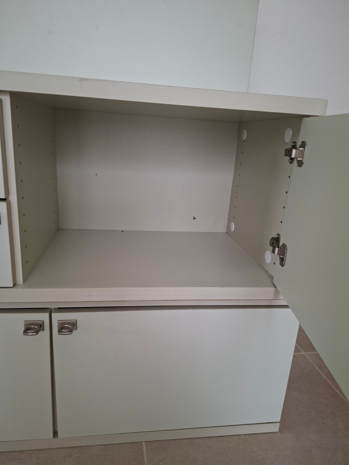 2 bankjes met 2schuiven en 3 kastdeuren zie foto, Ophalen