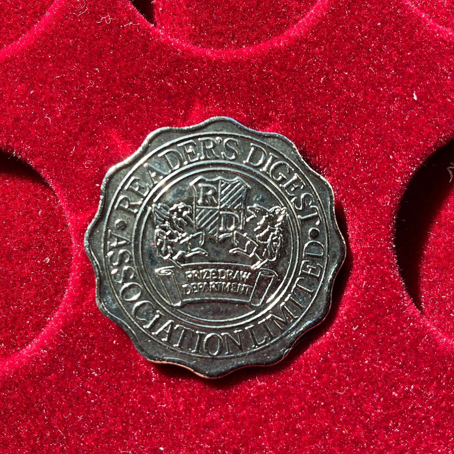 Très belle médaille de forme irrégulière, Envoi, Reine Beatrix, Monnaie en vrac