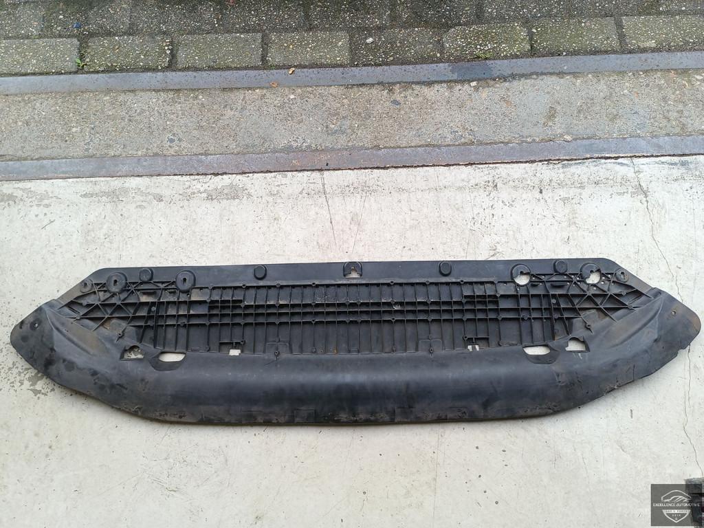 Pare-choc avant inf rieur pour Audi A4 8W S-Line Facelift 8W, AUDI AG, Auto-Union-Strasse 1
85045  Ingolstadt, DE, Audi, Utilisé