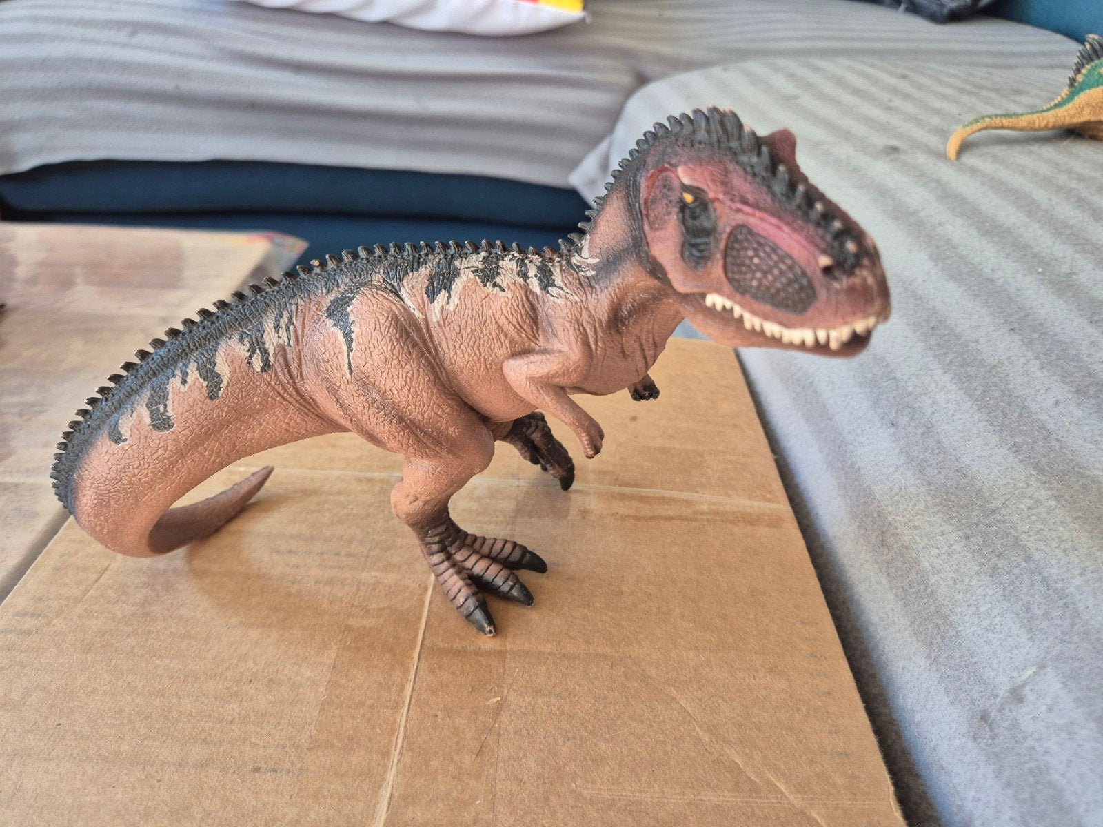 schleich dinosaurus, Envoi