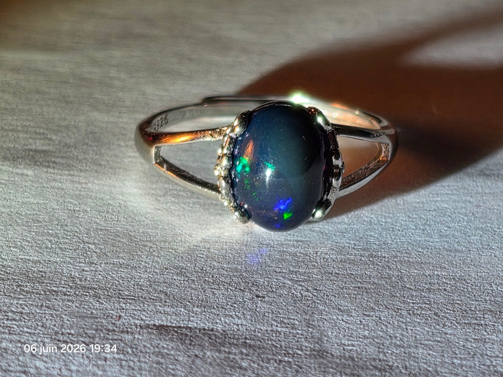 Sterling zilveren ring met zwarte opaal uit Ethiopië, Ophalen, Nieuw, Met edelsteen, Dame
