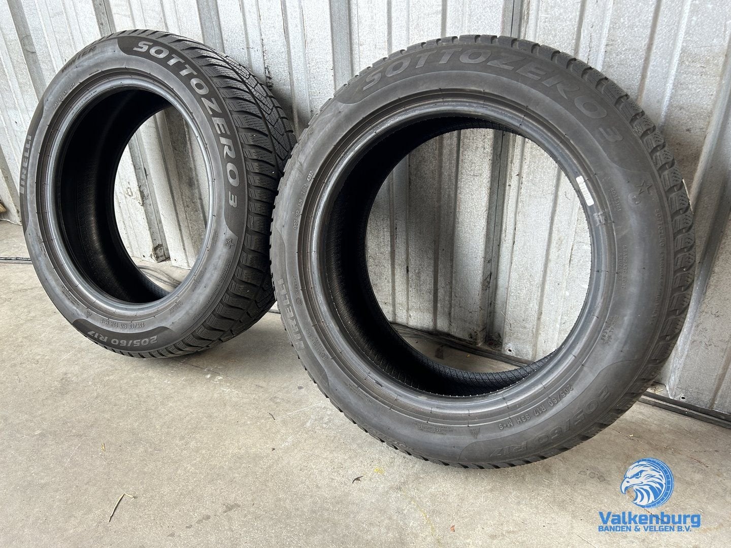 7mm! Winterbanden 205/60R17 Pirelli Sottozero 3, Autos : Pièces & Accessoires, Pneus & Jantes, Pneus hiver, Véhicule de tourisme