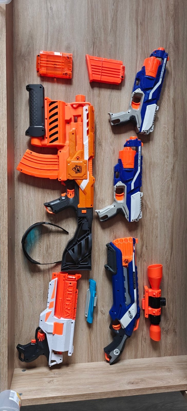 Nerf geweren., Ophalen