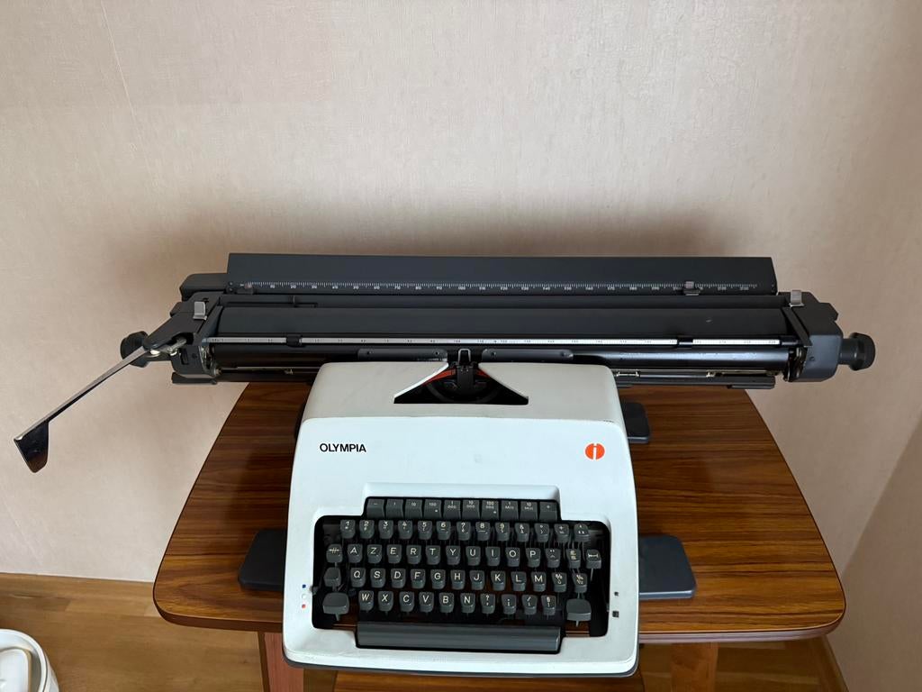 Typemachine Olympia International, Ophalen, Zo goed als nieuw