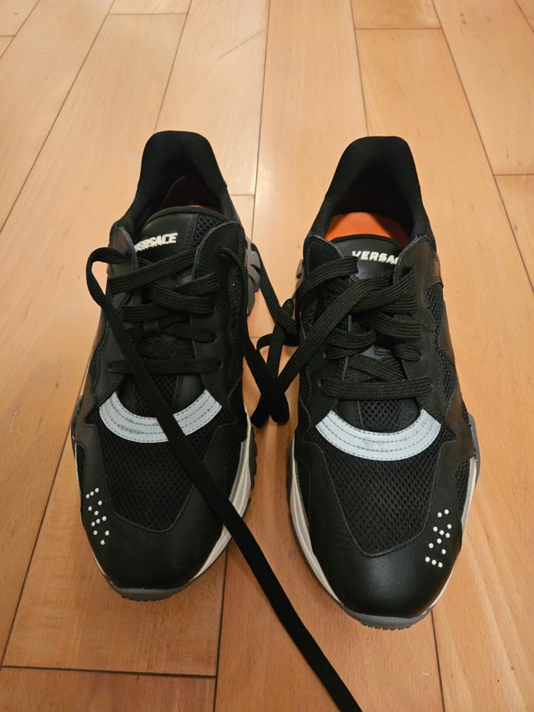 Sneakers noires Versace taille 44, Vêtements | Hommes, Enlèvement ou Envoi, Comme neuf, Baskets, Noir