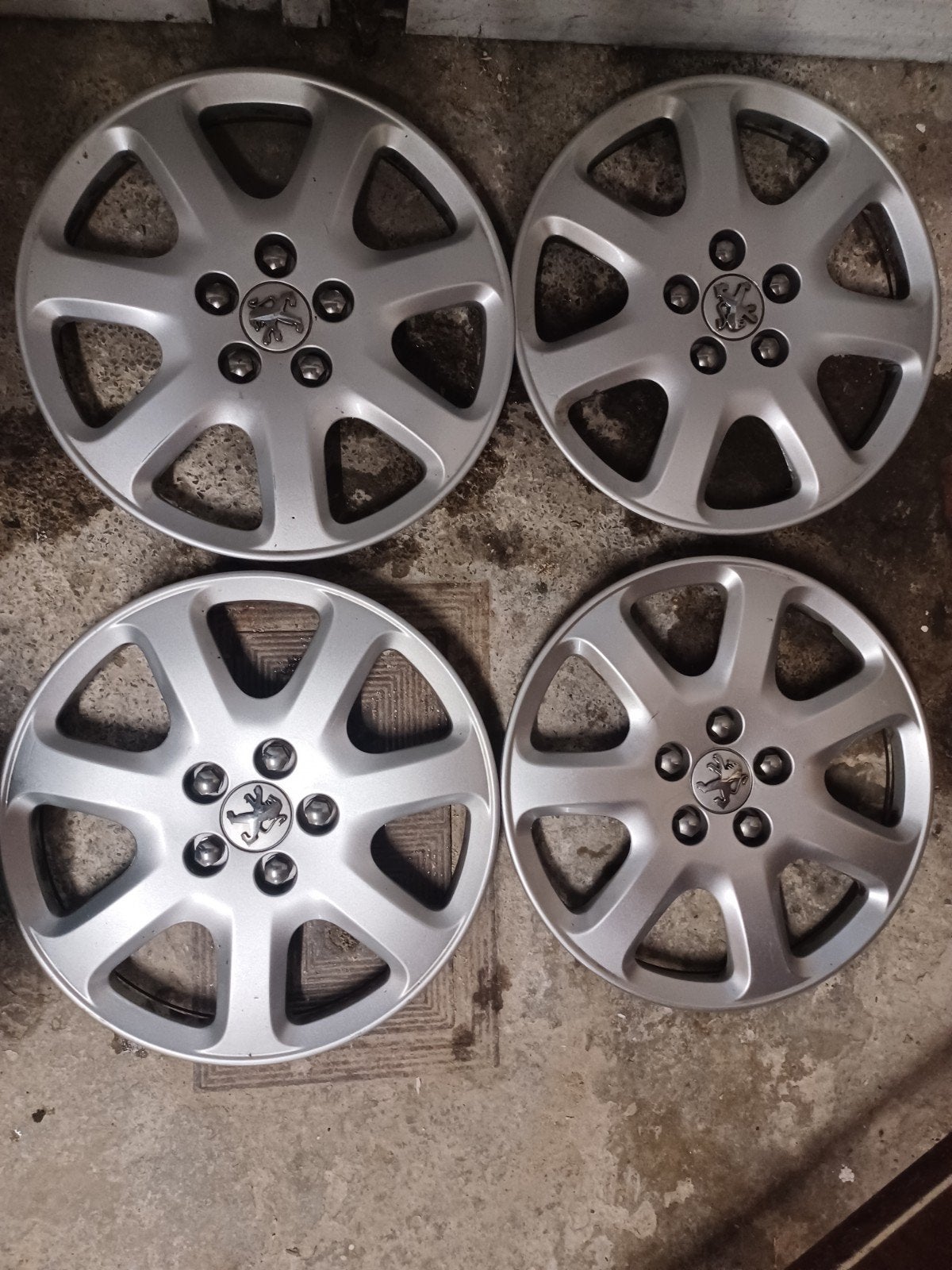 Jeu 4 enjoliveurs peugeot 16", Enlèvement