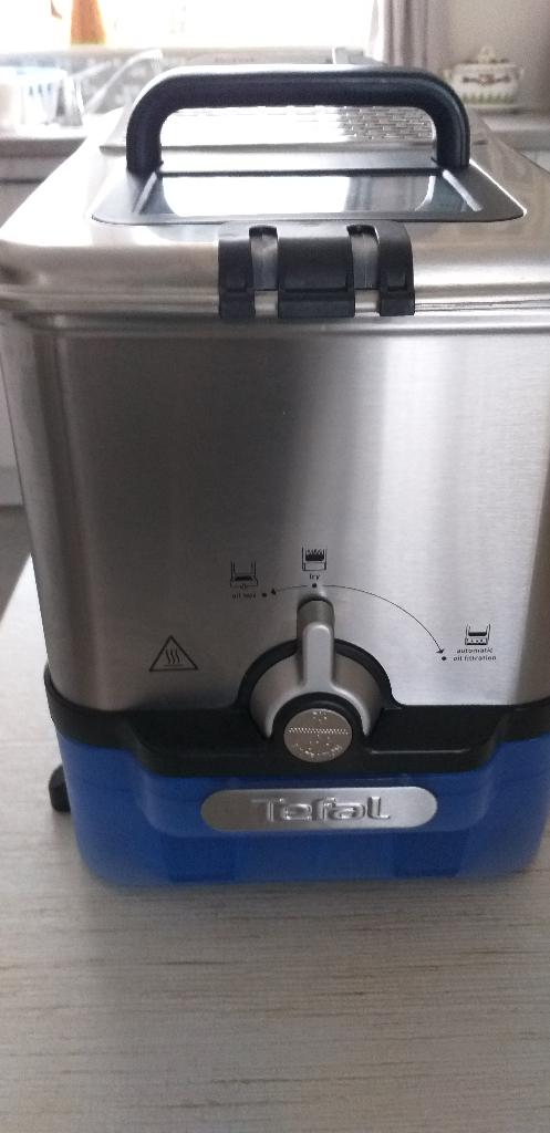 zo goed als nieuwe friteuse merk TEFAL, Elektronische apparatuur, Frituurpannen, 3 tot 4 liter, Ophalen of Verzenden, Zo goed als nieuw