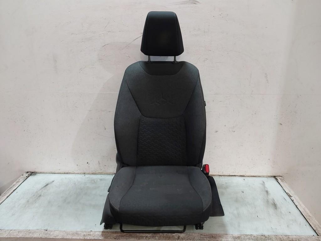 SIEGE AVANT DROIT ( PASSAGER ) Yaris Cross (PB1 / PJ1), Dhr. J. Ham, Administratie@autoham.nl, Toyota, Utilisé