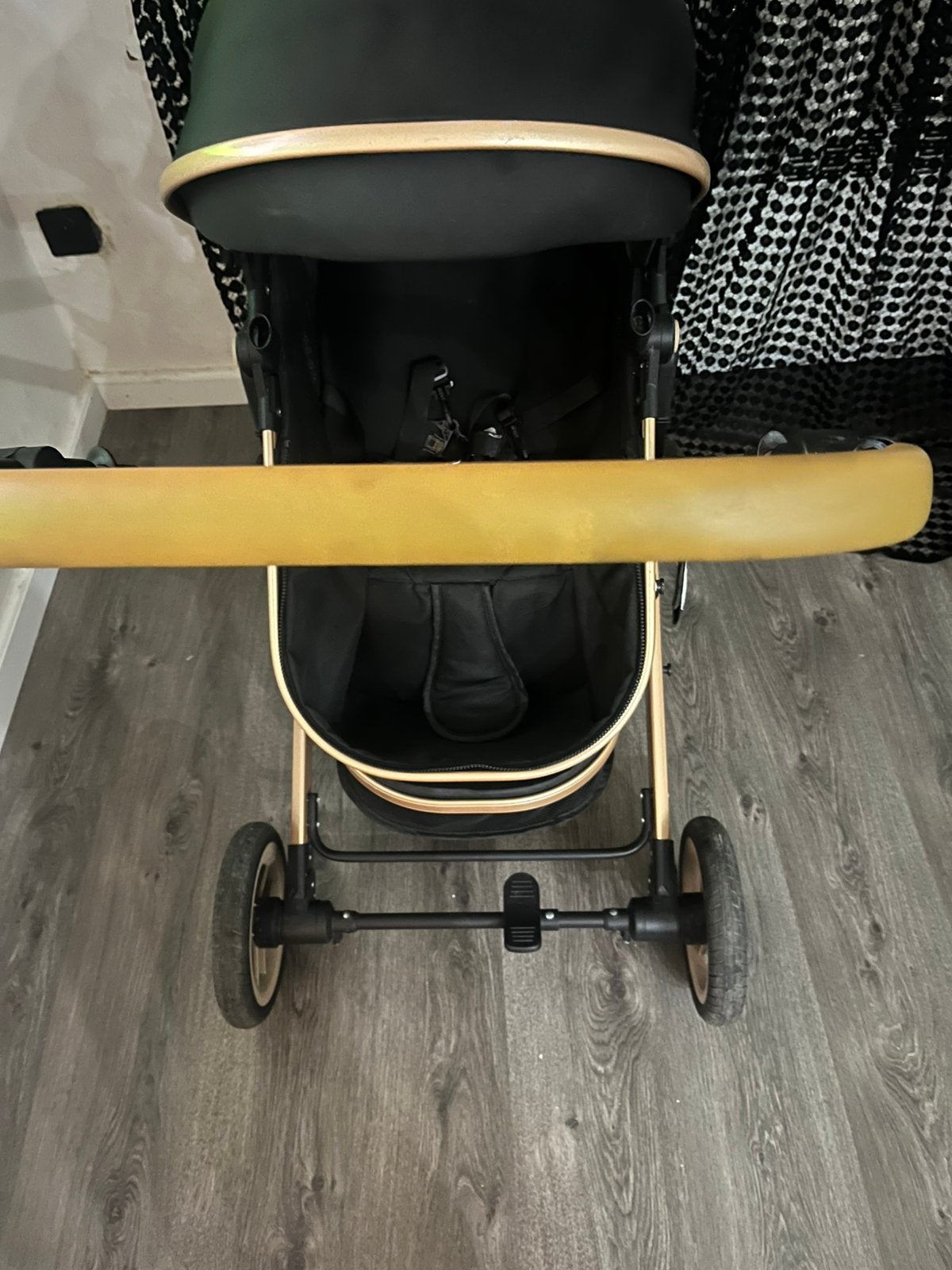 Zwart/bruine Kinderwagen, Kinderen en Baby's, Kinderwagens en Combinaties, Verstelbare duwstang, Zo goed als nieuw, Ophalen, Kinderwagen