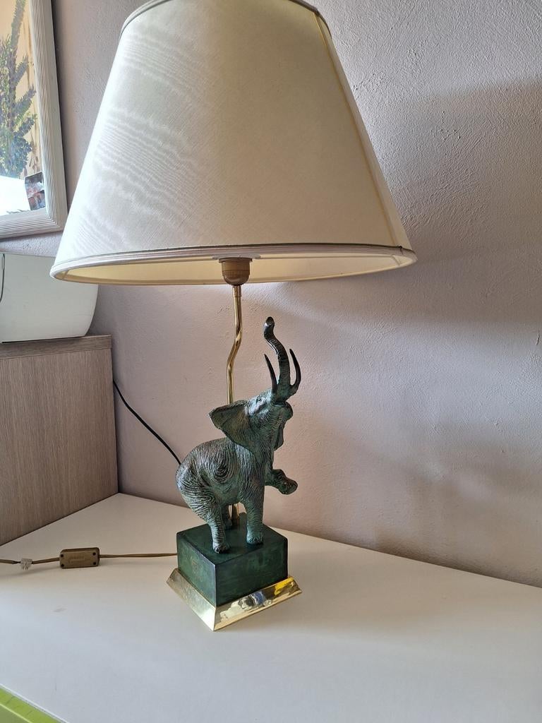 Lampe de table en bronze verdigris avec abat-jour