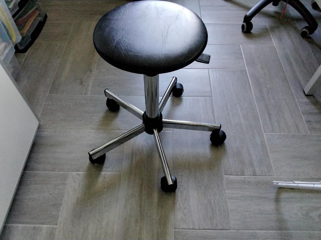 Tabouret de travail, Enlèvement, Réglable en hauteur, Comme neuf, Matériaux autres