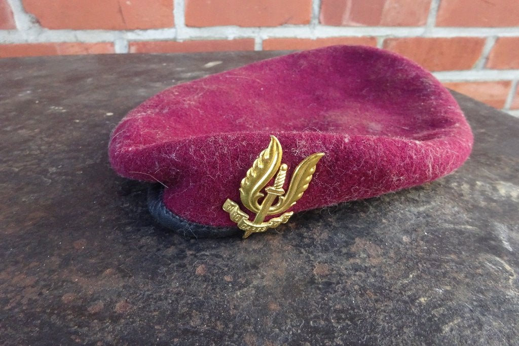 Parachutebaret + patch van het Belgische leger, Verzamelen, Ophalen, Luchtmacht, Helm of Baret