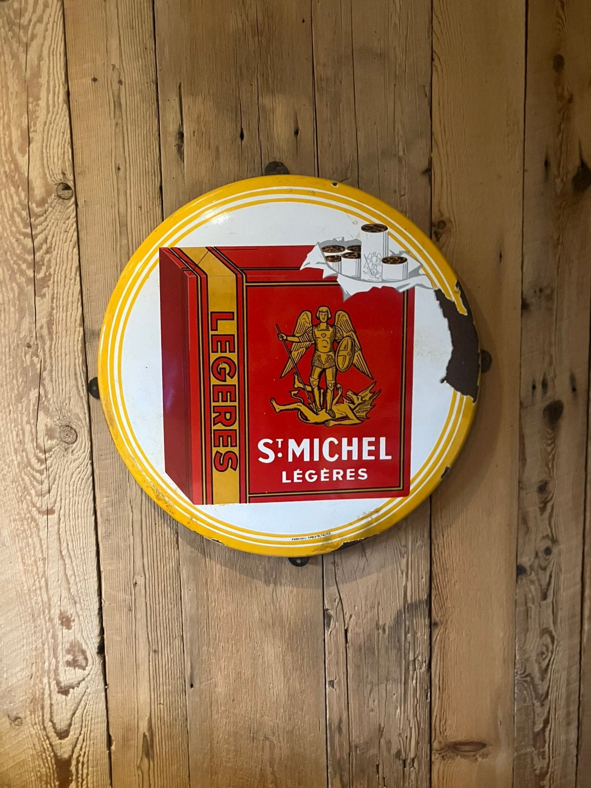 Plaque émaillée bombée  "Cigarettes St-Michel Légères"(1953), Collections, Enlèvement, Comme neuf