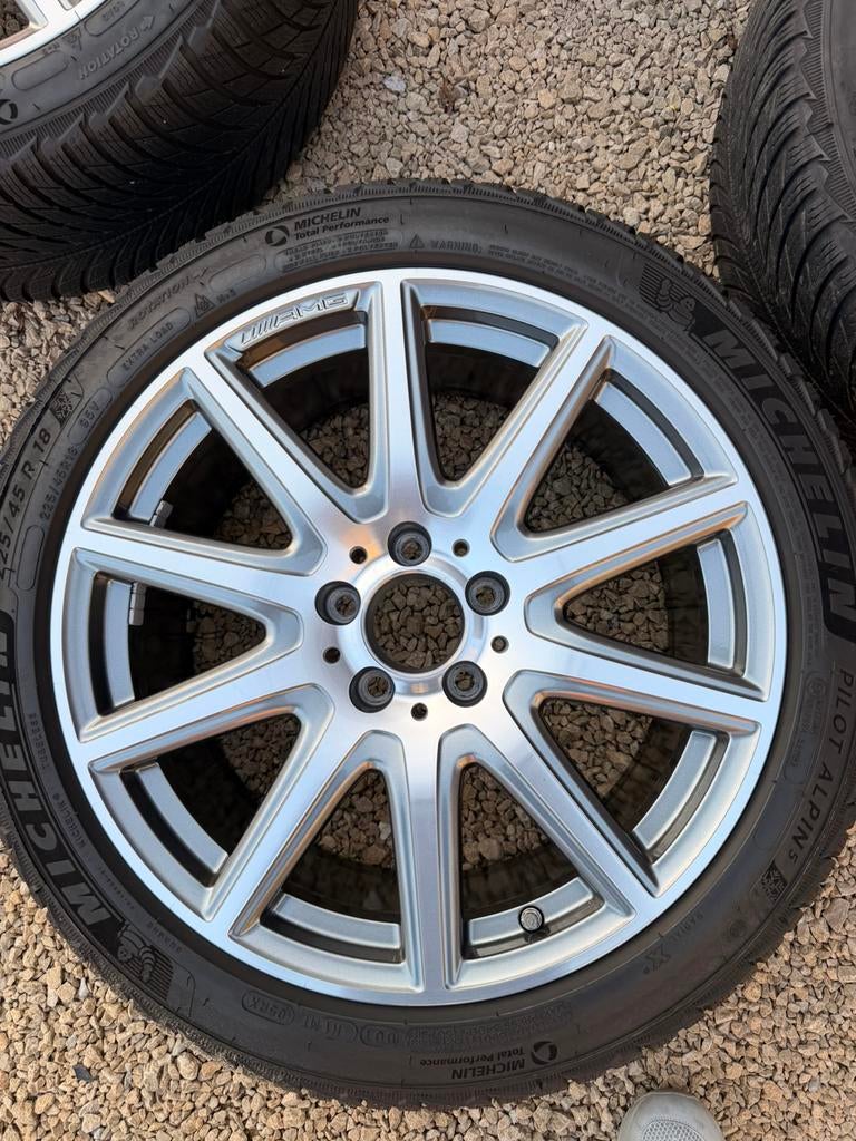 Originele Mercedes AMG 18" velgen + Michelin Pilot Alpin 5, Ophalen, 18 inch, Banden en Velgen, Nieuw