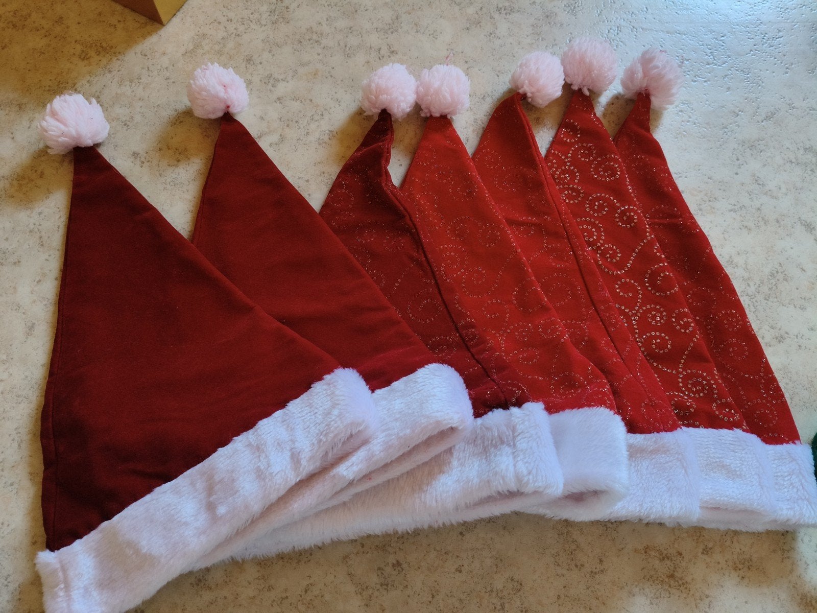Kerstmuts en rendieroren, Ophalen
